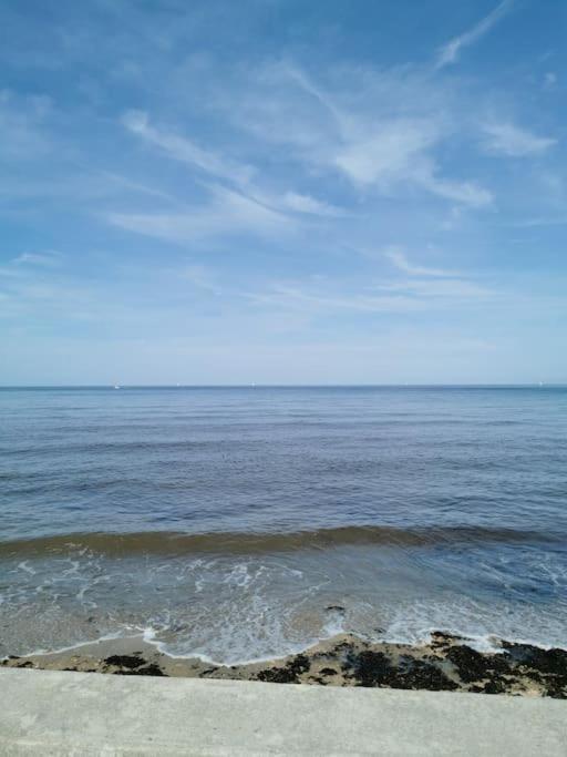 Appartement Acces Direct A La Plage Bernieres-sur-Mer ภายนอก รูปภาพ