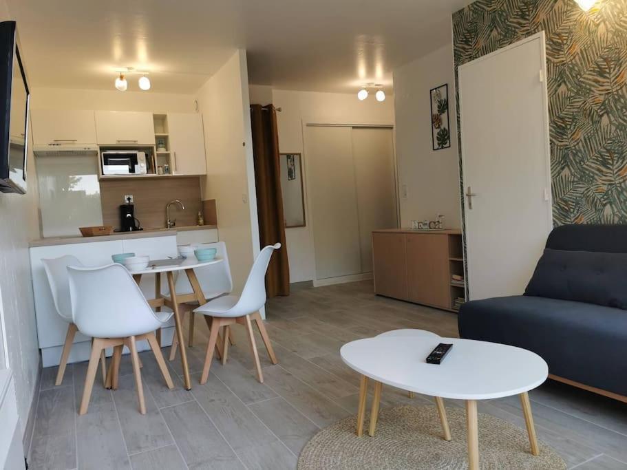 Appartement Acces Direct A La Plage Bernieres-sur-Mer ภายนอก รูปภาพ